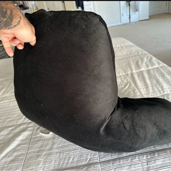 Husband Pillow with Handle - Black - Picture 3 of 4